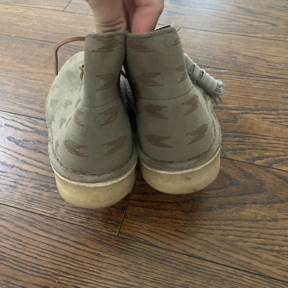 Clarks Original's Desert Boot Men's Grey Interest Suede size 7 new Extra Laces